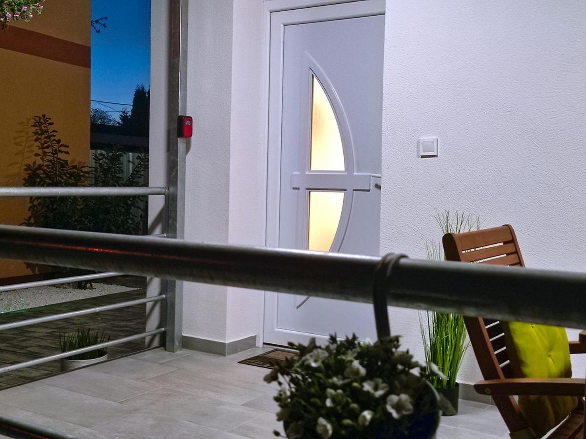 White Stone Apartman Hajdúszoboszló 外观 照片