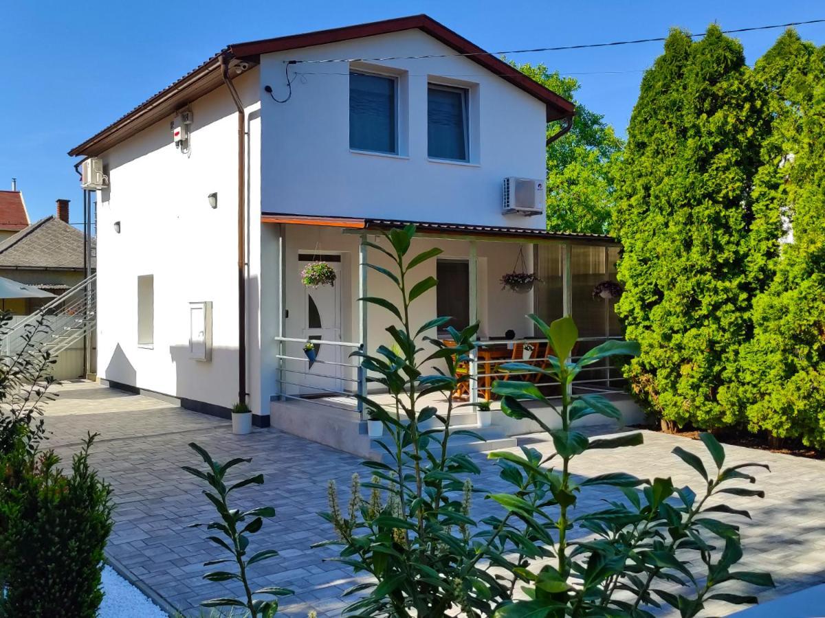 White Stone Apartman Hajdúszoboszló 外观 照片