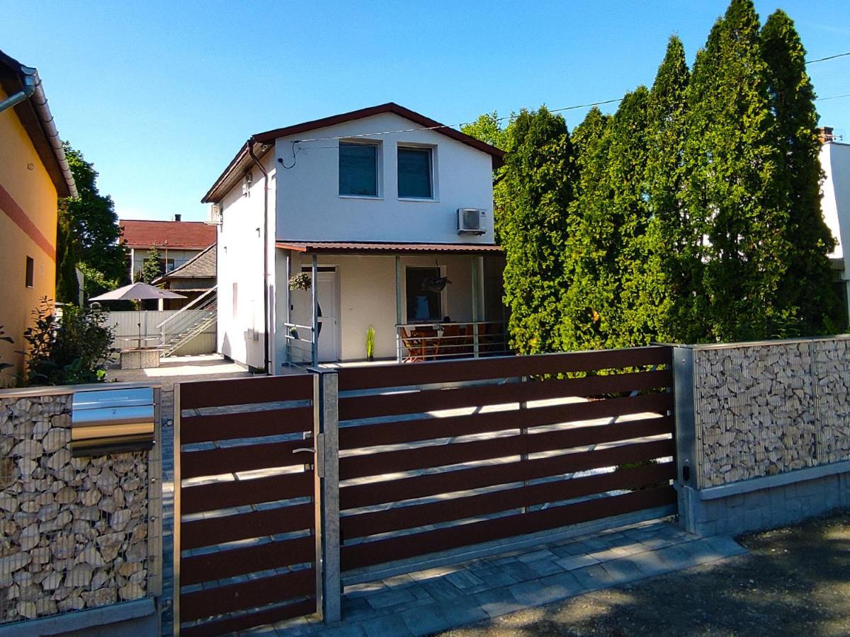 White Stone Apartman Hajdúszoboszló 外观 照片