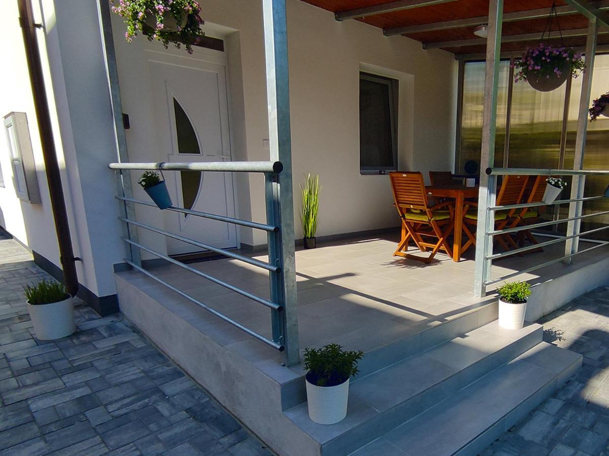 White Stone Apartman Hajdúszoboszló 外观 照片