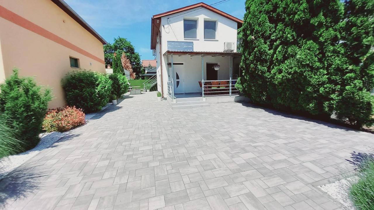 White Stone Apartman Hajdúszoboszló 外观 照片